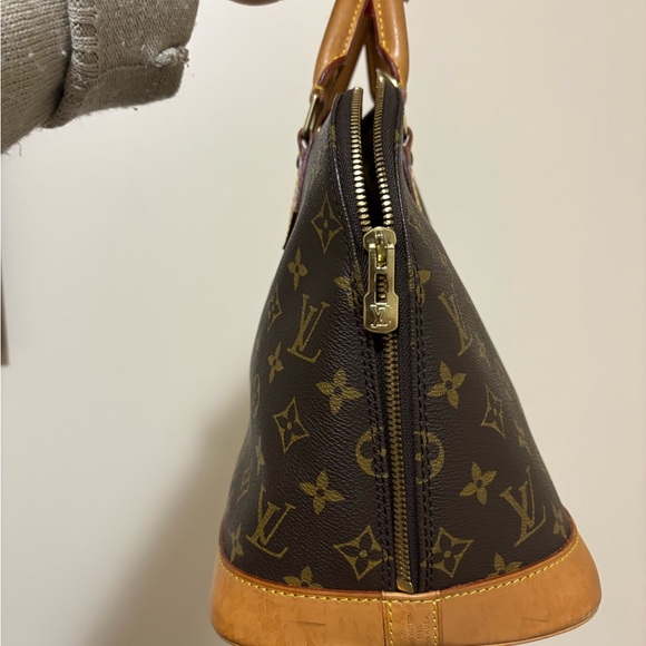 Louis Vuitton Alma PM - Picture 3 of 11